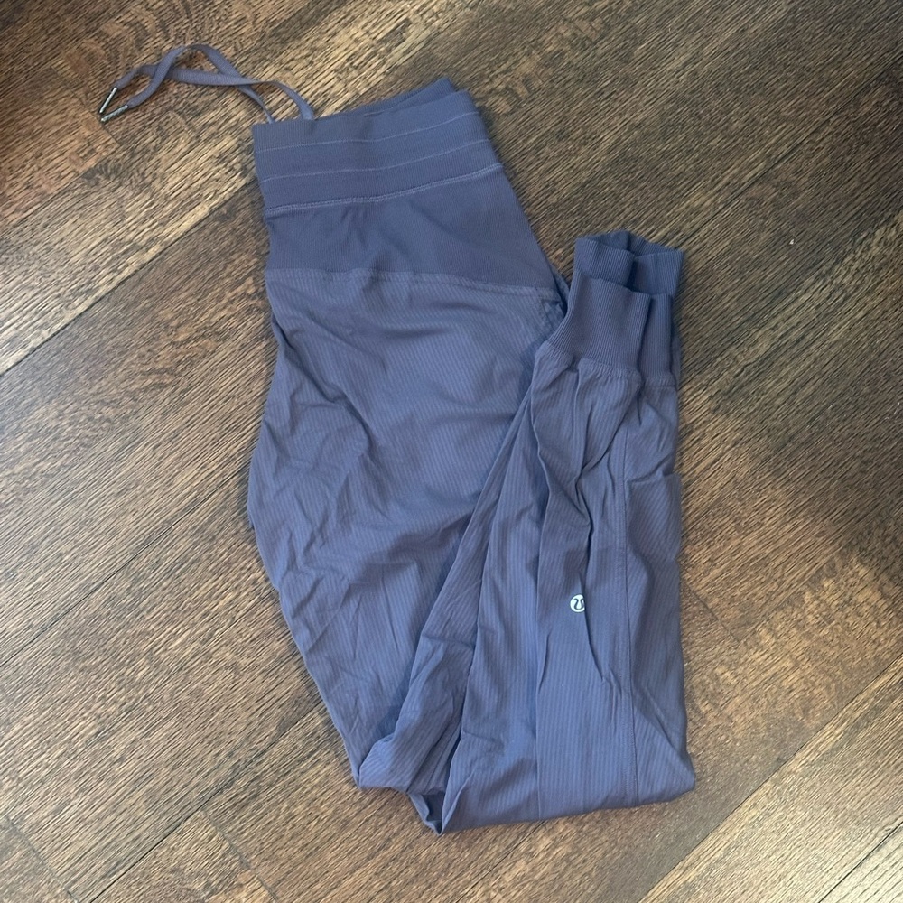 lululemon athletica Gray/Purple Dance Pant Jogger. Size 4.